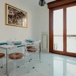 Apartment La Finestra Sulla Piazza *