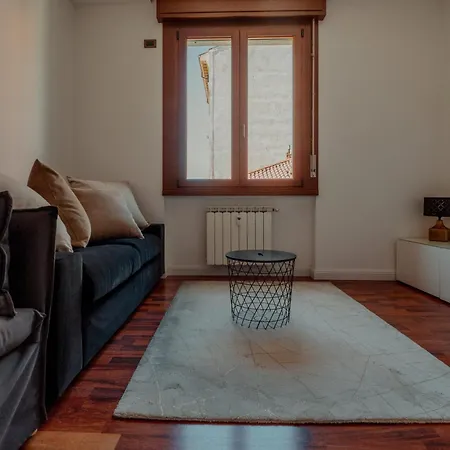 Apartment La Finestra Sulla Piazza *