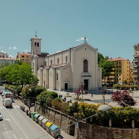 La Finestra Sulla Piazza *